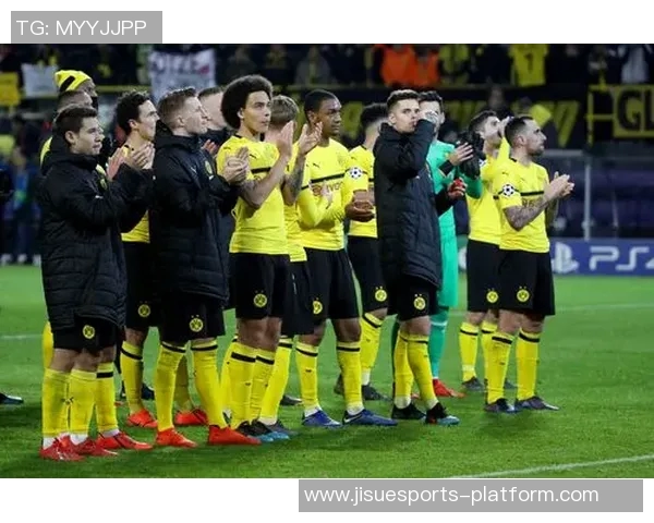 欧冠激战：多特蒙德与那不勒斯互交白卷引发全场惊叹与热议