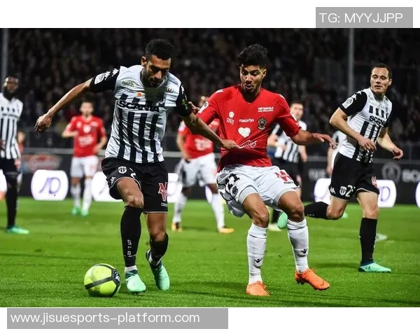 欧联杯精彩对决切尔西大胜里昂逆转时刻点燃全场热情