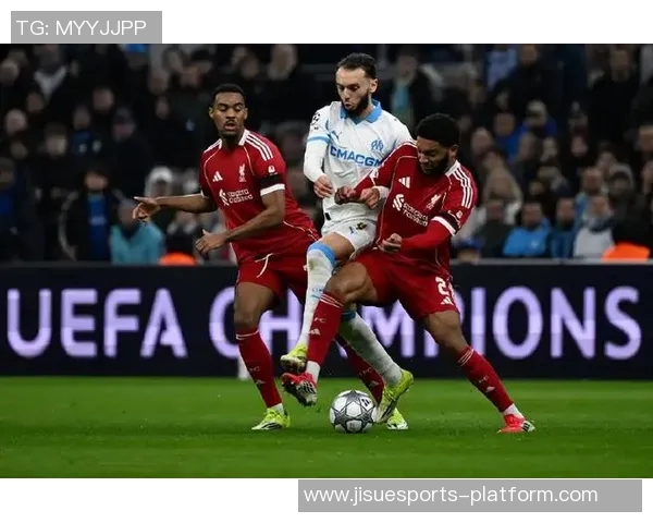 西甲激战:利物浦3-0战胜皇马乌龙球成比赛转折点引发热议