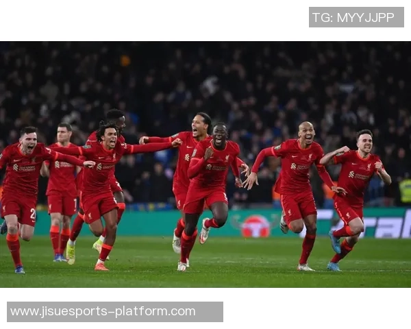 友谊赛精彩对决巴黎圣日耳曼与拜仁战成平局乌龙球引发全场热烈反响